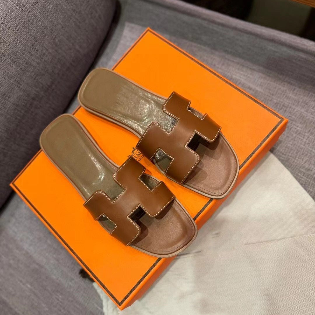 Flat bottomed beach sandals are fashionable casual lightweight and can be worn as a single drag