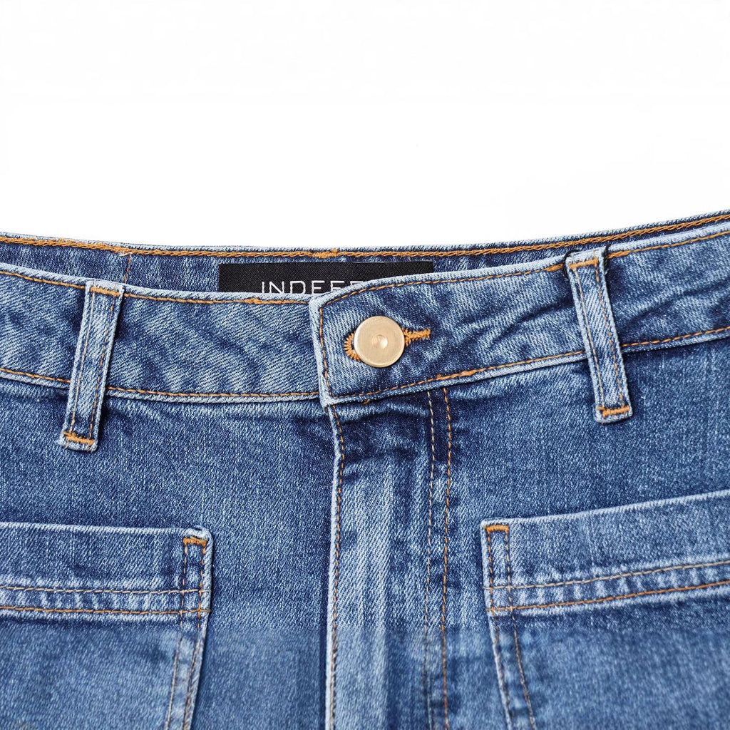 Micro-Flare-Jeanshose mit Taschendekor für Damen