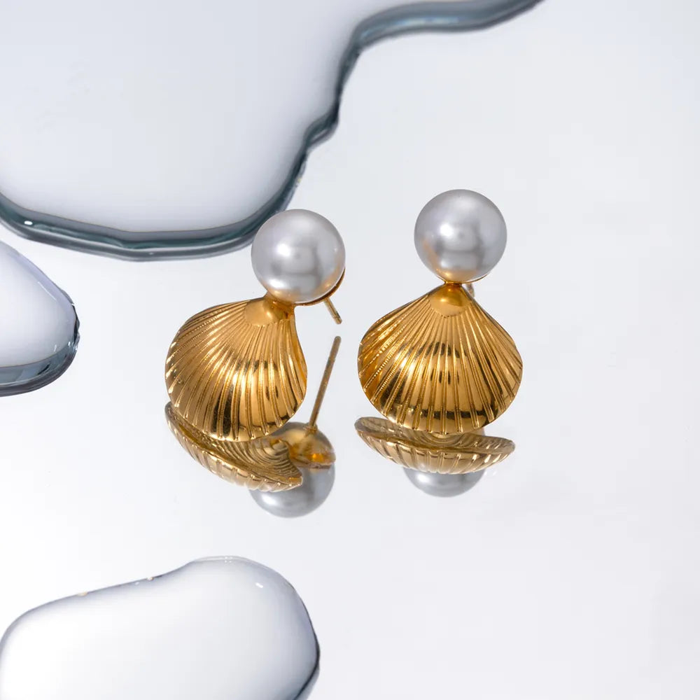 Muschelförmige Ohrringe aus 18 Karat vergoldetem Edelstahl