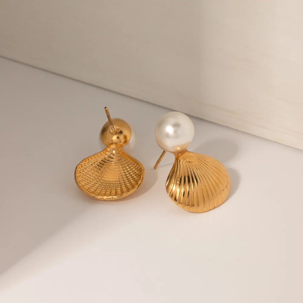 Muschelförmige Ohrringe aus 18 Karat vergoldetem Edelstahl