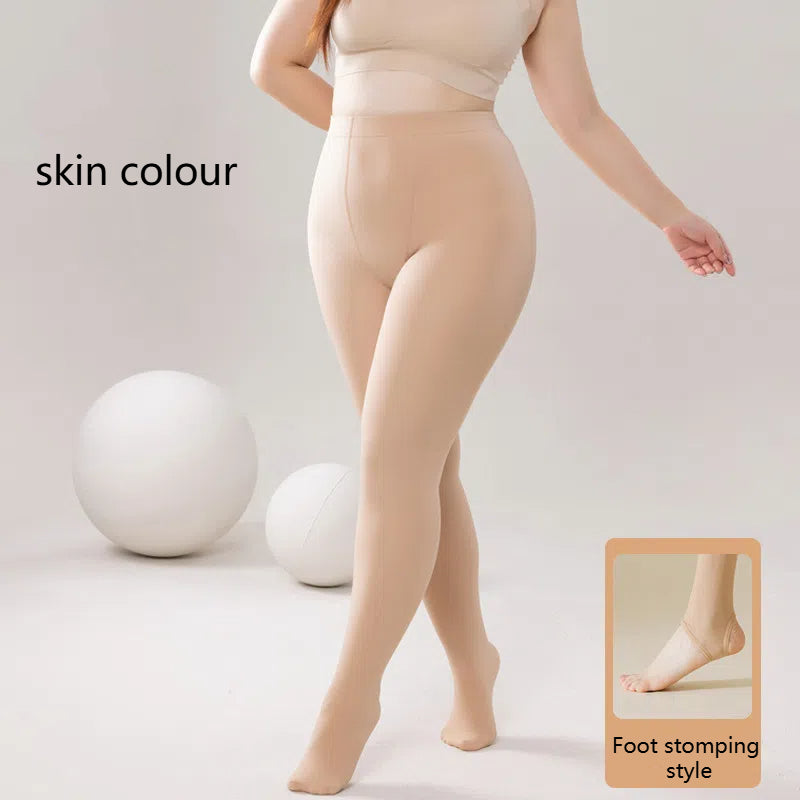 Große, wasserglänzende, einlagige, einteilige Socken mit nackten Beinen, weibliche Nacktheitsempfindung, fleischfarbene Strumpfhose mit flacher Taille