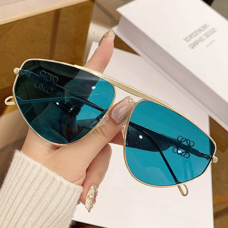 Einstrahlige, unregelmäßige Sonnenbrille, Metall-Kröten-Hohlsonnenbrille, europäische und amerikanische UV-beständige Sonnenbrille, konkaves Design für Damen