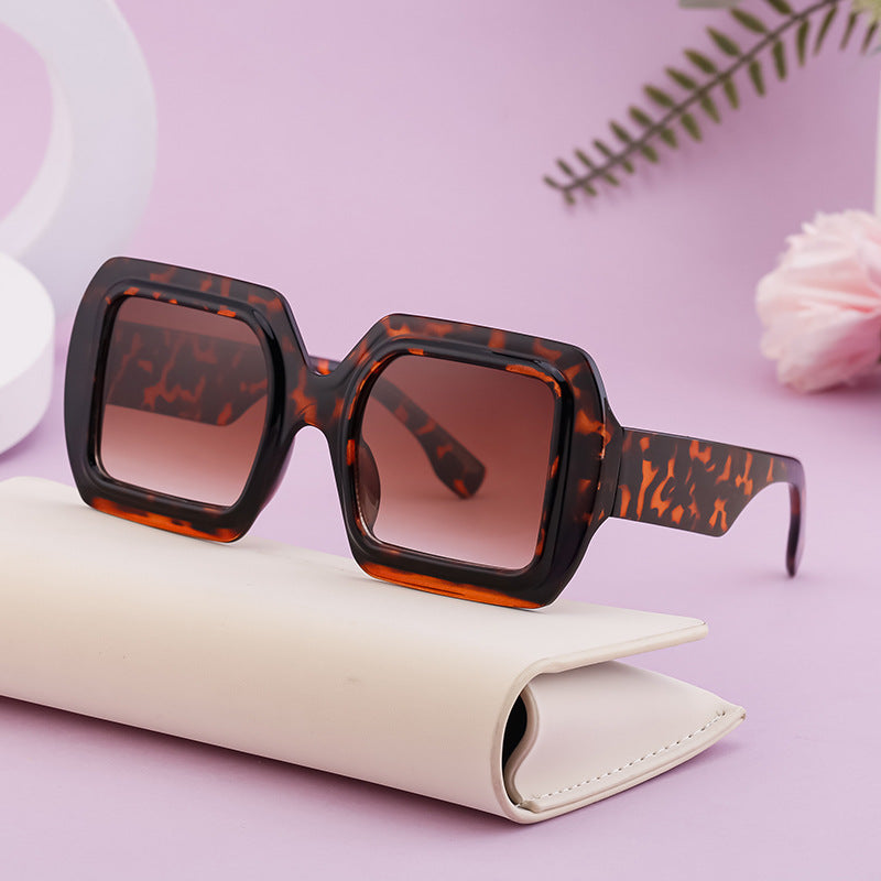 Neue europäische und amerikanische Fashion Square Sonnenbrille mit großem Rahmen für Damen High-End-Sensation-Sonnenbrillen für Damen