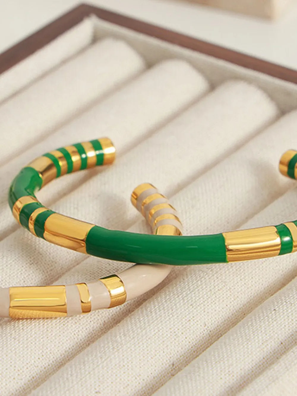 Emailliertes Titanstahl-Armband