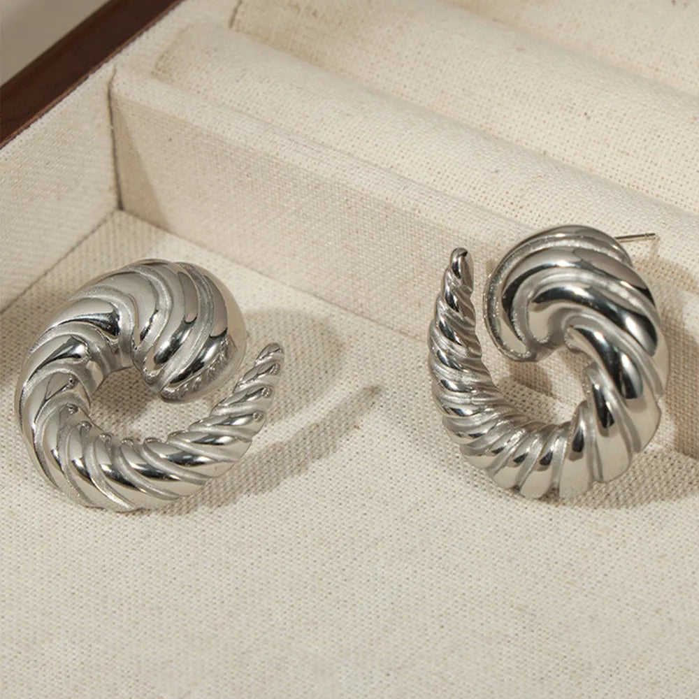 Spiralförmige Ohrstecker aus Titanstahl