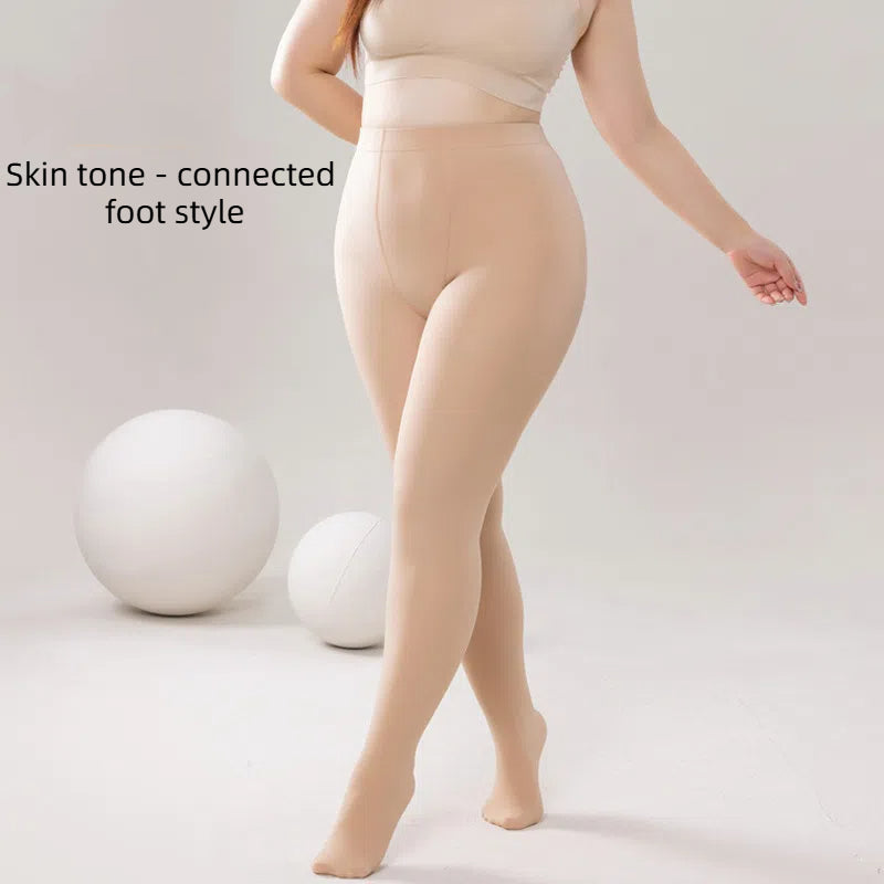 Große, wasserglänzende, einlagige, einteilige Socken mit nackten Beinen, weibliche Nacktheitsempfindung, fleischfarbene Strumpfhose mit flacher Taille
