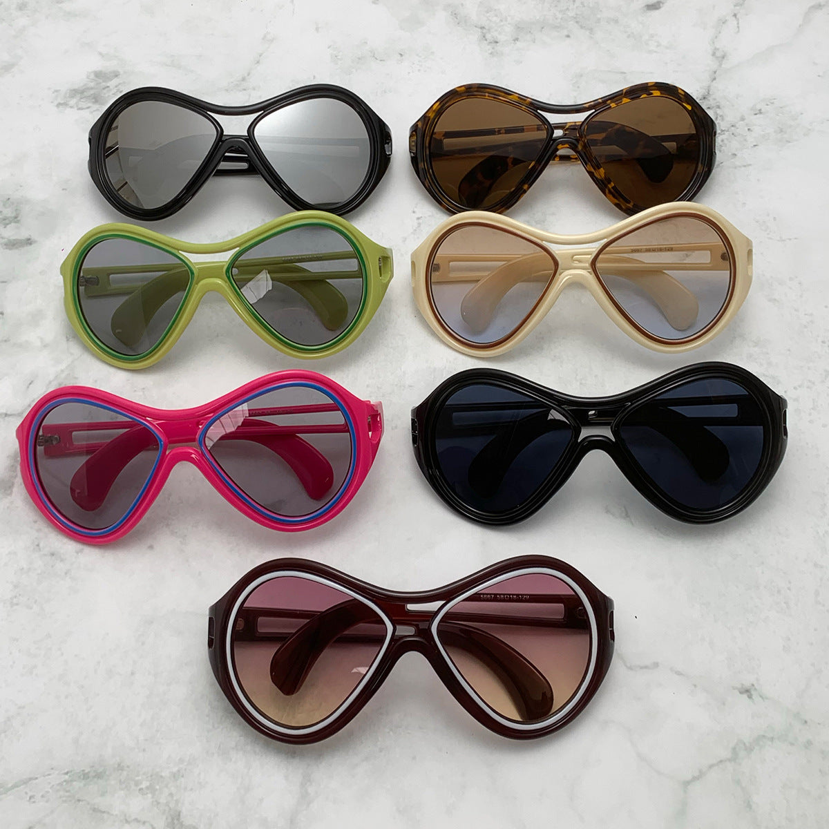 Neue europäische und amerikanische Sonnenbrille für Frauen UV400 Mode Doppelstrahl Rundrahmen Personalisierte PC Hohl Sonnenschutz Sonnenbrille